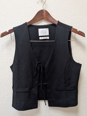 Versatile Black Buckle Stoosh Vest With Double Ties In The Front. Size Medium